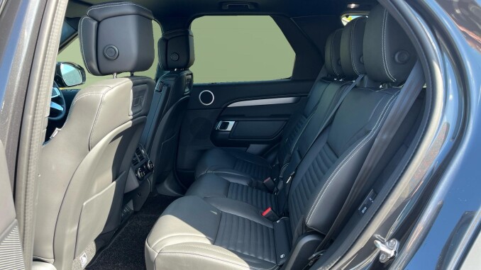 Land Rover Discovery 3.0 D350 Tempest 5dr Auto Diesel Station Wagon - Image 4